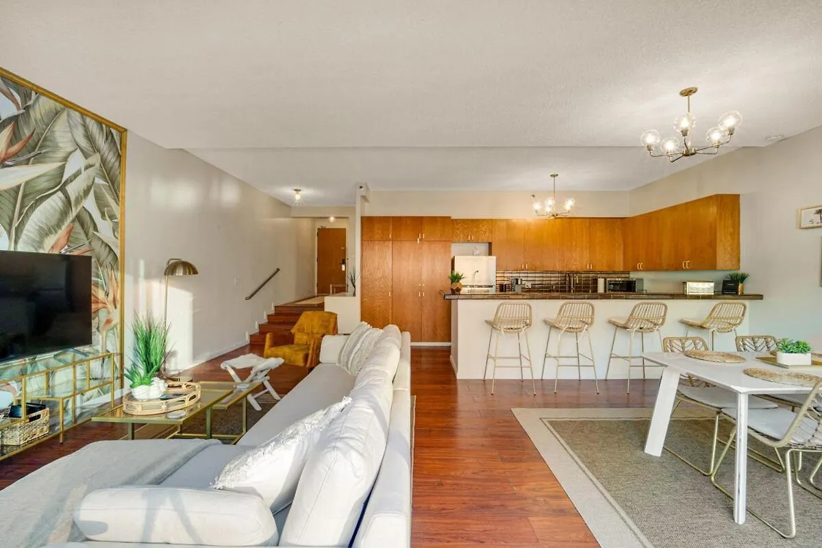 Stunning Resort! Steps To Pool, Hot Tub And Parking Honolulu
