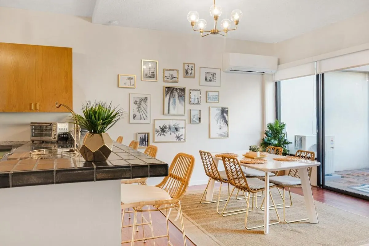 Apartment Stunning Resort! Steps To Pool, Hot Tub And Parking Honolulu