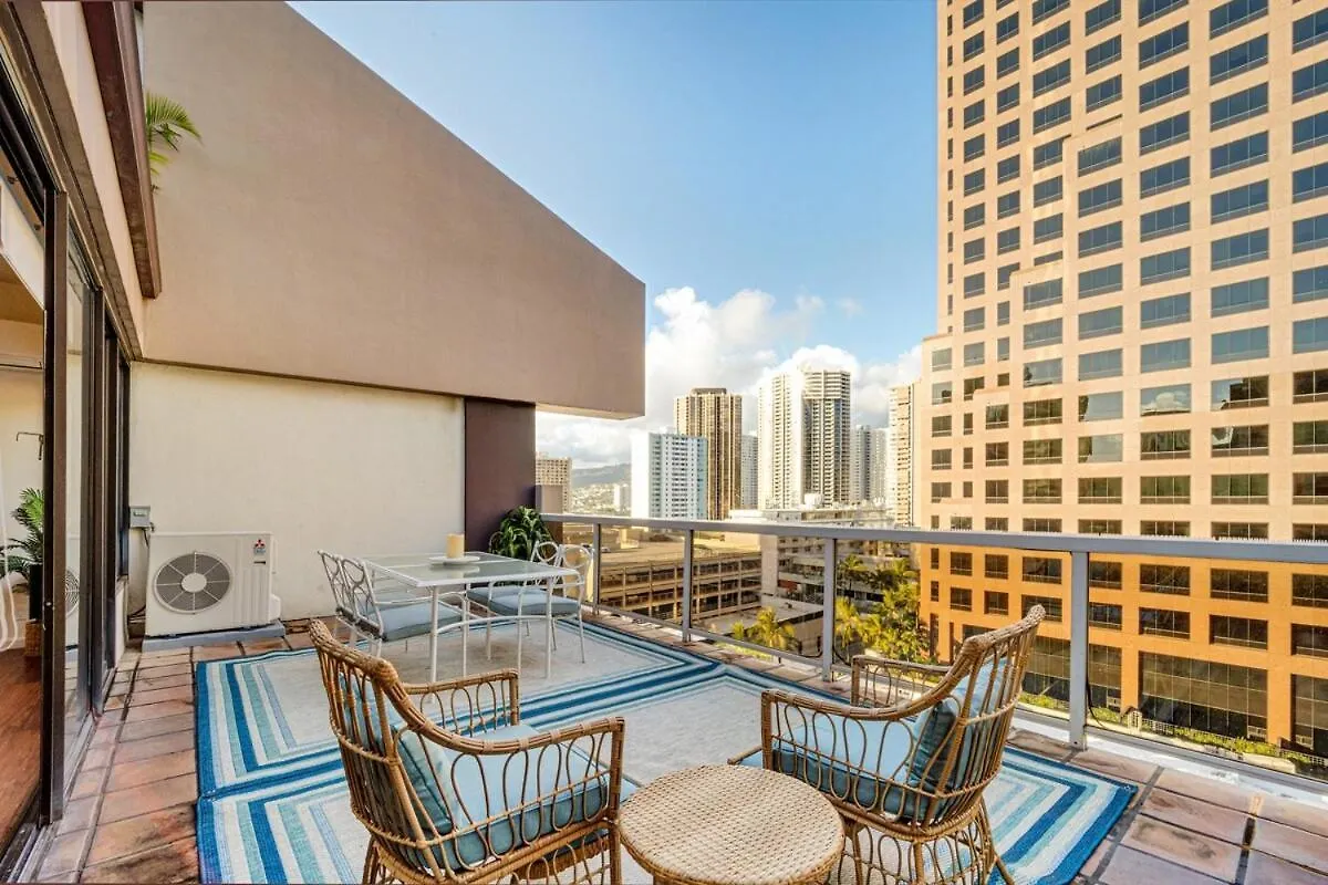 Stunning Resort! Steps To Pool, Hot Tub And Parking Honolulu Apartment