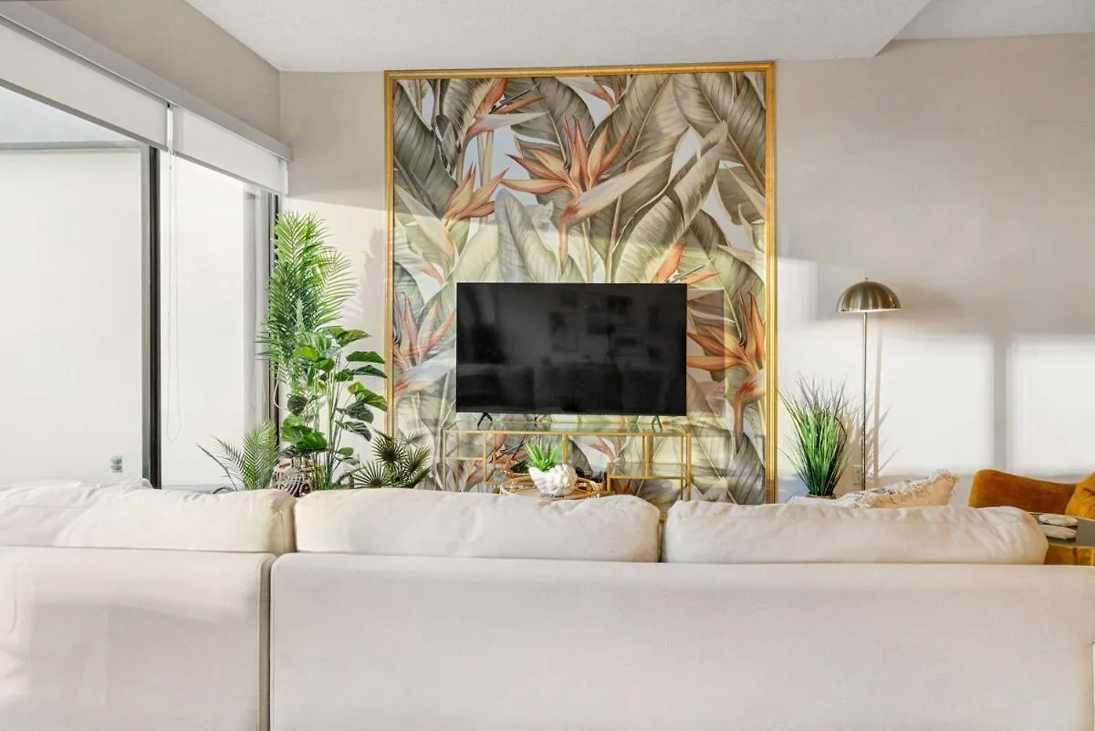 Apartment Stunning Resort! Steps To Pool, Hot Tub And Parking Honolulu