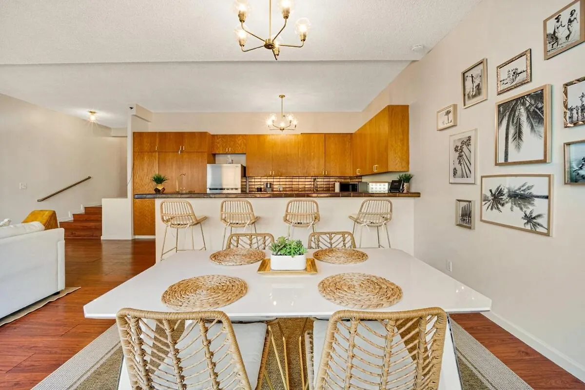 Stunning Resort! Steps To Pool, Hot Tub And Parking Honolulu Apartment