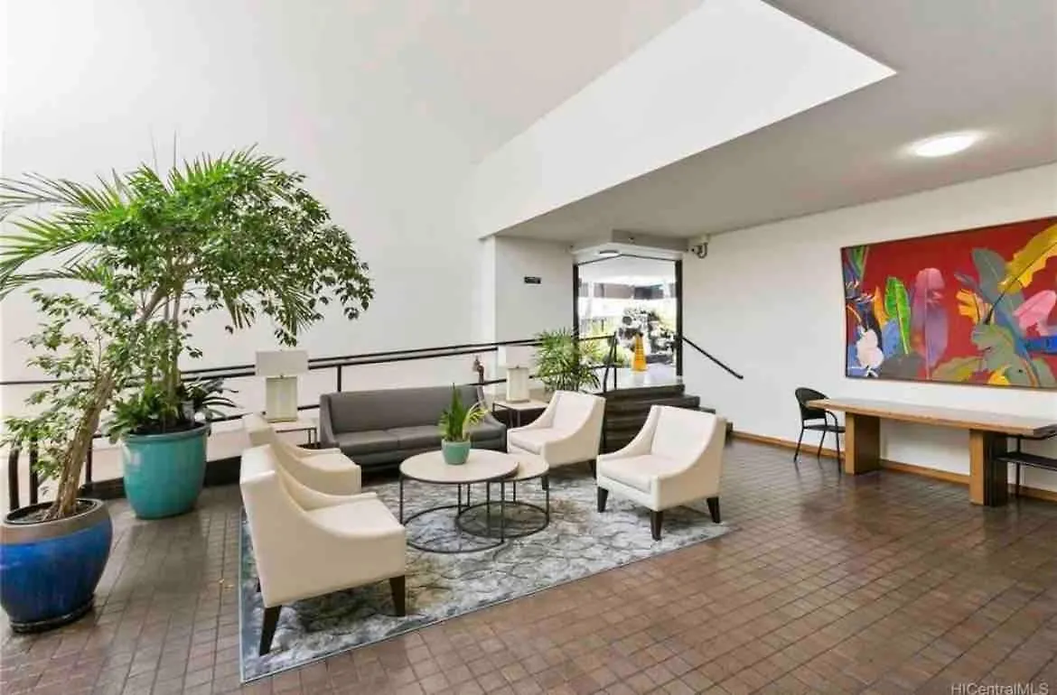 Stunning Resort! Steps To Pool, Hot Tub And Parking Honolulu
