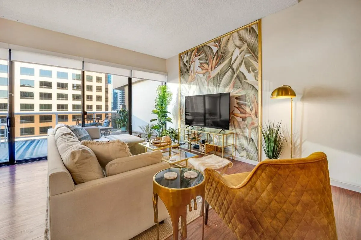Stunning Resort! Steps To Pool, Hot Tub And Parking location